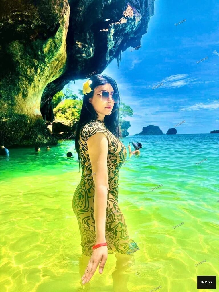 myself Kritika Sharma available right now incall or outcall direct Payment