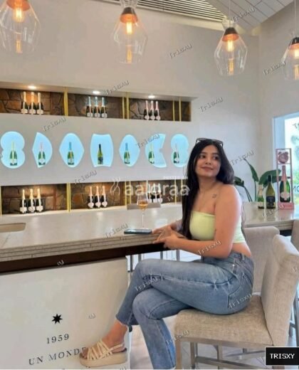 Myself Divya college girl and house wife available 24 hr